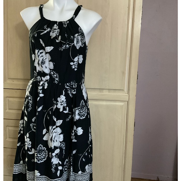 White Black Dress Sz 10 Floral Rockabilly Pin-up - Picture 6 of 7